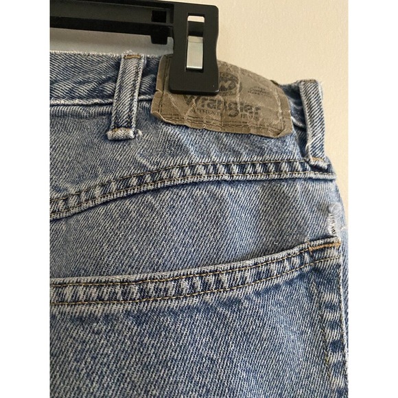 Wrangler Athletic‎ Fit Jeans Medium Wash Blue Denim Men's Size 36 X 30 Worn In - Picture 5 of 5